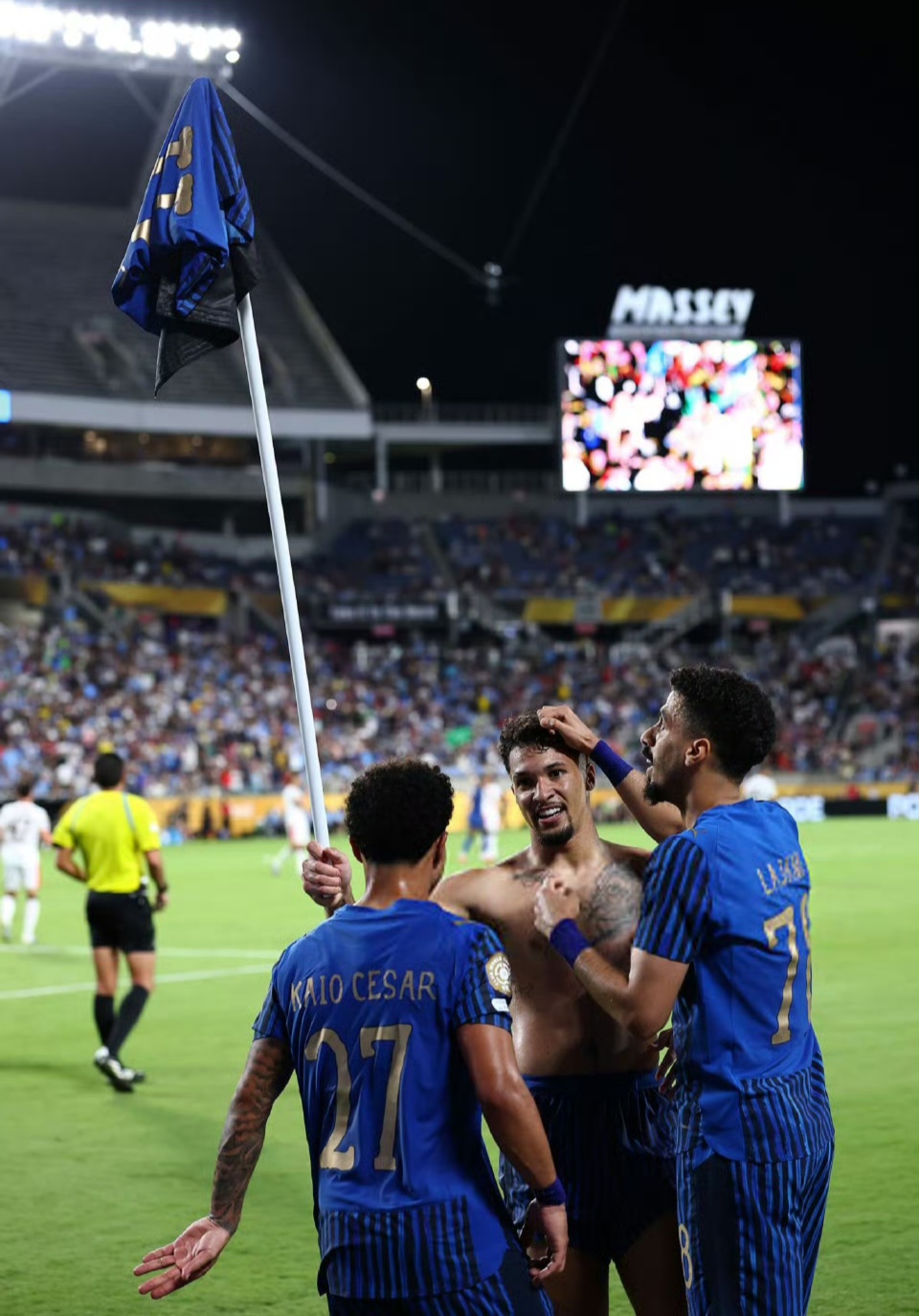 关于转会期突围战来临；尤文图斯围绕欧联复出首秀；球迷炸锅；控场能力受关注的信息